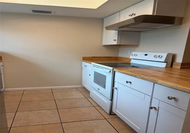 Photo 3 of Condo for sale at 9523 Fieldview Cir #9523, Thonotosassa, FL 33592 | MLS# TB8546163 | Listing updated on 2026-10-09
