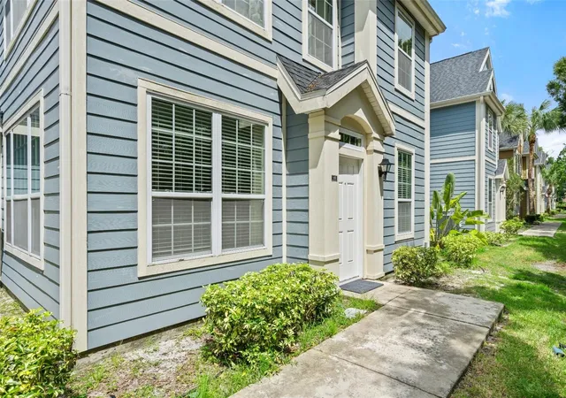 Listing Photo 1 - Condo for sale in building located at 5561 Rosehill Rd, Sarasota, FL 34233 - Unit #103