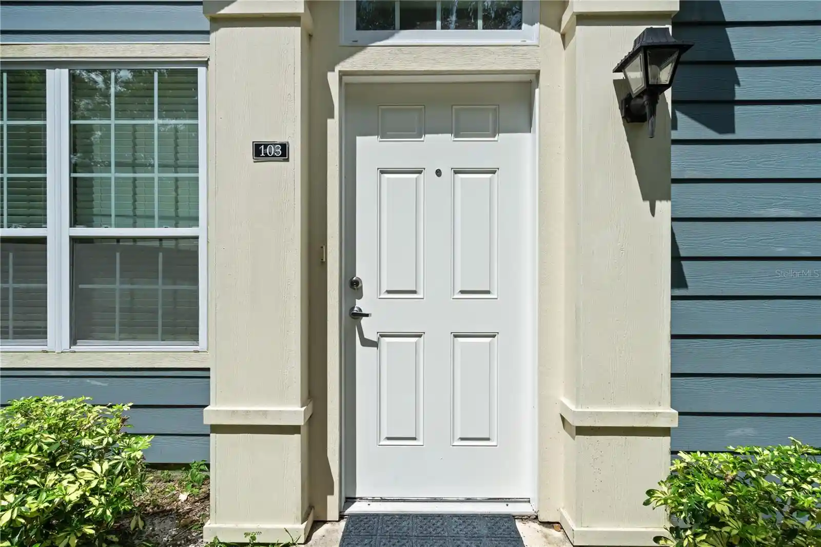 Listing Photo 2 - Condo for sale in 5561 Rosehill Rd located at 5561 Rosehill Rd, Sarasota, FL 34233 - Unit #103