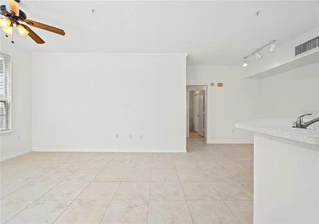 Listing Photo 5 - Condo for sale in building located at 5561 Rosehill Rd, Sarasota, FL 34233 - Unit #103