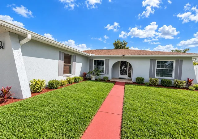 Photo 3 of Single family home for sale at 629 Fresno Ct, Kissimmee, FL 34758 | MLS# S5157054 | Listing updated on 2026-09-20