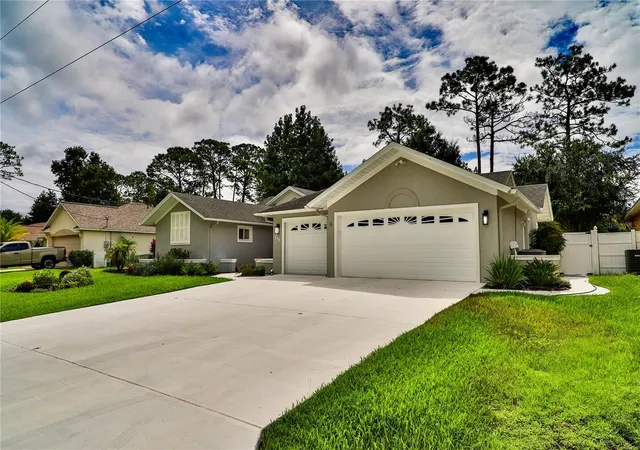 Photo 2 of Single family home for sale at 112 NE Wellstone Dr, Palm Coast, FL 32164 | MLS# FC321257 | Listing updated on 2026-09-08
