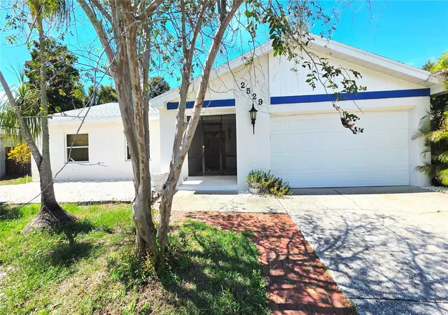Photo 3 of Single family home for sale at 2529 Indigo Dr, Dunedin, FL 34698 | MLS# TB8546176 | Listing updated on 2026-10-04
