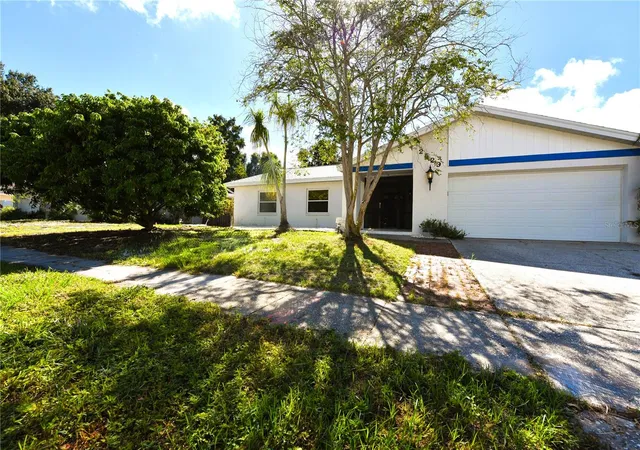 Photo 1 of Single family home for sale at 2529 Indigo Dr, Dunedin, FL 34698 | MLS# TB8546176 | Listing updated on 2026-10-04