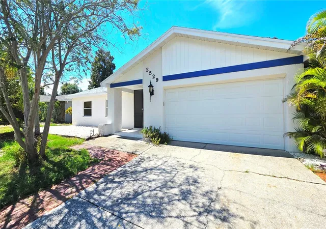 Photo 3 of Single family home for sale at 2529 Indigo Dr, Dunedin, FL 34698 | MLS# TB8546176 | Listing updated on 2026-10-04