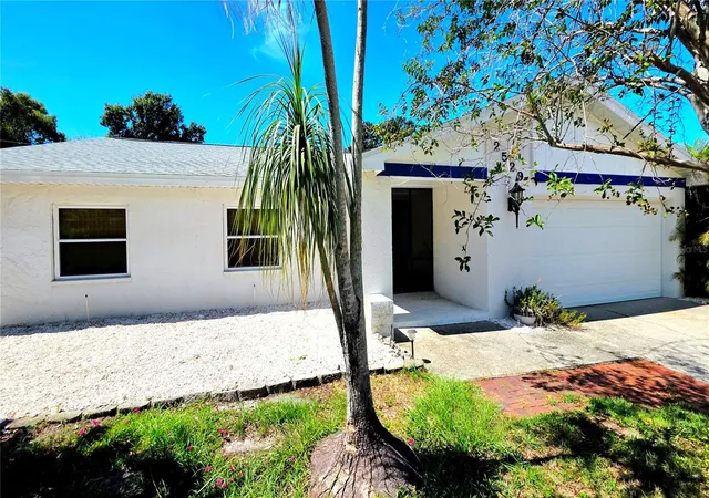 Photo 2 of Single family home for sale at 2529 Indigo Dr, Dunedin, FL 34698 | MLS# TB8546176 | Listing updated on 2026-10-04