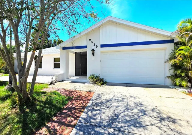 Photo 4 of Single family home for sale at 2529 Indigo Dr, Dunedin, FL 34698 | MLS# TB8546176 | Listing updated on 2026-10-04