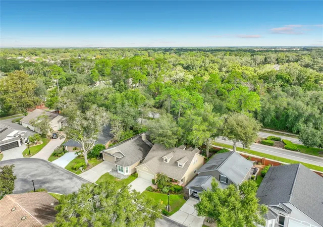 Photo 2 of Single family home for sale at 1610 Fox Glen Ct, Winter Springs, FL 32708 | MLS# O6439713 | Listing updated on 2026-09-29