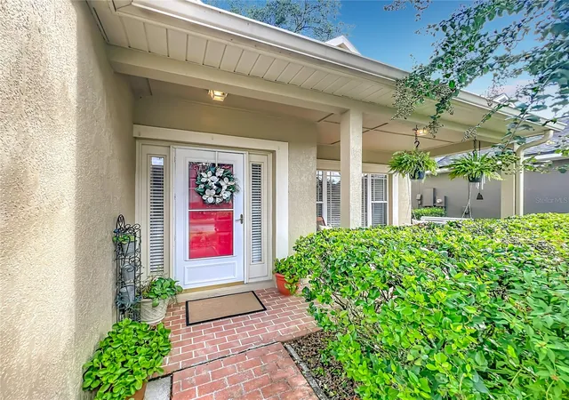 Photo 3 of Single family home for sale at 1610 Fox Glen Ct, Winter Springs, FL 32708 | MLS# O6439713 | Listing updated on 2026-09-29