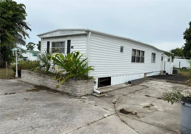 Photo 3 of Manufactured home for sale at 3453 Gainsboro Rd, Port Charlotte, FL 33953 | MLS# C7530448 | Listing updated on 2026-10-07