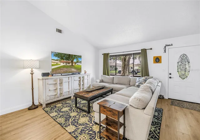 Photo 4 of Single family home for sale at 2914 Delrose Dr N, Lakeland, FL 33805 | MLS# TB8546184 | Listing updated on 2026-09-27