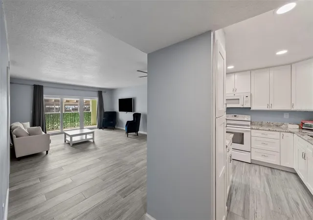 Listing Photo 4 - Condo for sale in building located at 420 64Th Ave, St. Pete Beach, FL 33706 - Unit #102