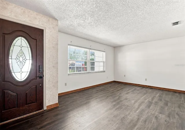 Photo 2 of Single family home for sale at 625 Pearl Rd, Winter Springs, FL 32708 | MLS# O6439719 | Listing updated on 2026-10-09