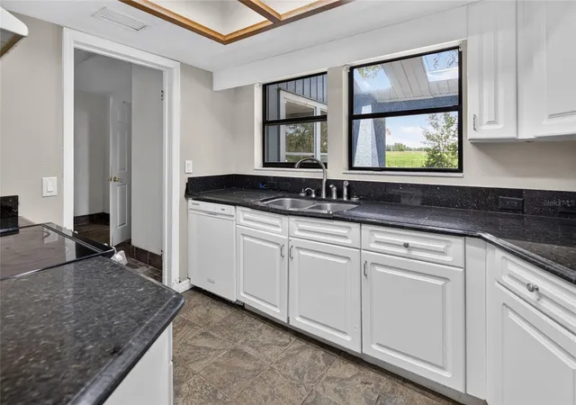 Photo 4 of Single family home for sale at 4670 W Old Citrus Rd, Lecanto, FL 34461 | MLS# TB8546186 | Listing updated on 2026-09-30