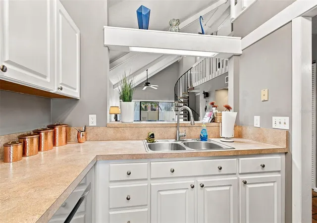 Listing Photo 5 - Condo for sale in building located at 4130 Muriel Pl, TAMPA, FL 33614 - Unit #5-C
