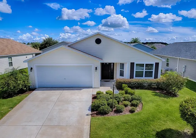 Photo 1 of Single family home for sale at 811 Clifford Ct, The Villages, FL 32163 | MLS# G5117466 | Listing updated on 2026-09-08
