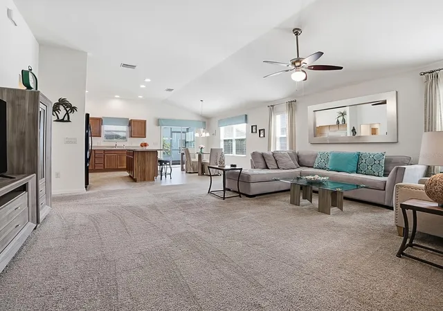 Photo 3 of Single family home for sale at 811 Clifford Ct, The Villages, FL 32163 | MLS# G5117466 | Listing updated on 2026-09-08