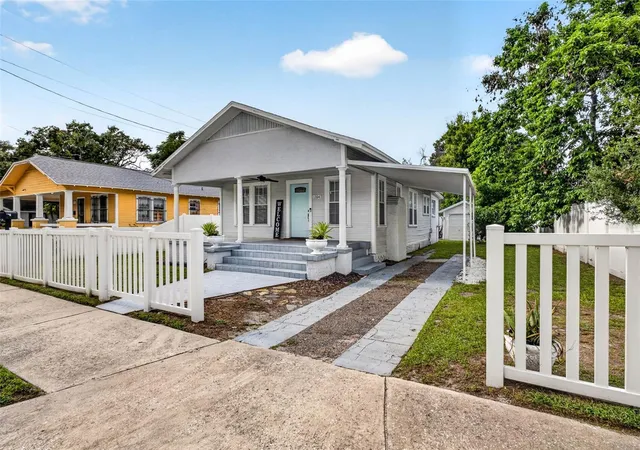 Photo 2 of Single family home for sale at 1104 E 28th Avenue, Tampa, FL 33605 | MLS# TB8546203 | Listing updated on 2026-10-02