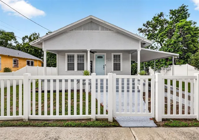 Photo 3 of Single family home for sale at 1104 E 28th Avenue, Tampa, FL 33605 | MLS# TB8546203 | Listing updated on 2026-10-02