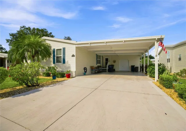 Photo 4 of Manufactured home for sale at 8429 Castle Garden Rd, Palmetto, FL 34221 | MLS# A4705294 | Listing updated on 2026-10-06