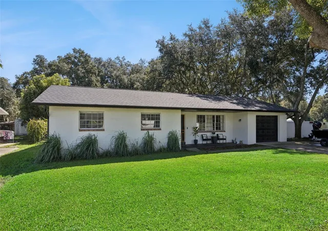 Photo 2 of Single family home for sale at 27544 Lisa Dr, Tavares, FL 32778 | MLS# O6439737 | Listing updated on 2026-10-01