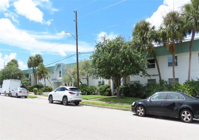 Photo 3 of Condo for sale at 3100 Hartford St N #129, Saint Petersburg, FL 33713 | MLS# TB8546210 | Listing updated on 2026-09-07