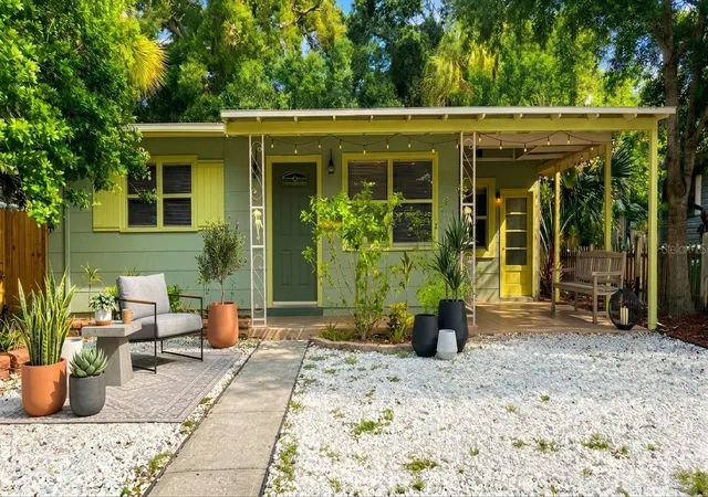 Photo 1 of Single family home for sale at 2401 Quincy St S, Saint Petersburg, FL 33711 | MLS# TB8546212 | Listing updated on 2026-10-16