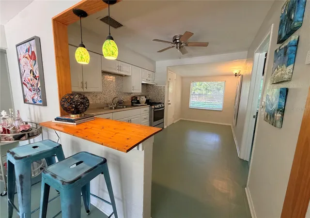 Photo 4 of Single family home for sale at 2401 Quincy St S, Saint Petersburg, FL 33711 | MLS# TB8546212 | Listing updated on 2026-10-16