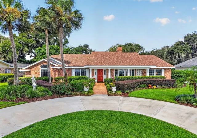 Photo 1 of Single family home for sale at 3081 Lakeshore Dr, Mount Dora, FL 32757 | MLS# G5117467 | Listing updated on 2026-09-13