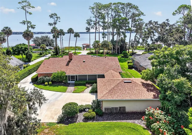 Photo 3 of Single family home for sale at 3081 Lakeshore Dr, Mount Dora, FL 32757 | MLS# G5117467 | Listing updated on 2026-09-14