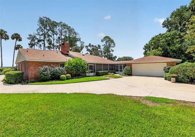 Photo 4 of Single family home for sale at 3081 Lakeshore Dr, Mount Dora, FL 32757 | MLS# G5117467 | Listing updated on 2026-09-14