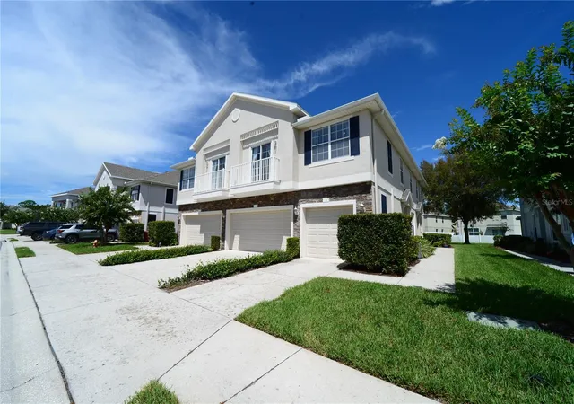 Photo 3 of Townhouse for sale at 2328 Tanbark Ridge Pl, Plant City, FL 33563 | MLS# TB8546222 | Listing updated on 2026-09-18