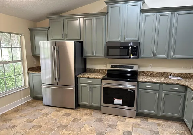 Photo 3 of Single family home for sale at 10 Sunnyside Dr, Clermont, FL 34711 | MLS# G5117468 | Listing updated on 2026-09-15