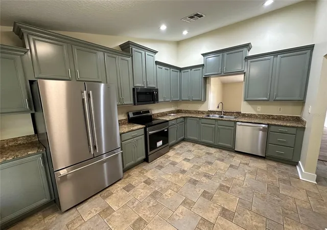 Photo 3 of Single family home for sale at 10 Sunnyside Dr, Clermont, FL 34711 | MLS# G5117468 | Listing updated on 2026-09-15