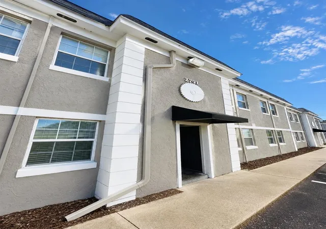 Listing Photo 2 - Condo for sale in building located at 2791 L B Mcleod Rd, ORLANDO, FL 32805 - Unit #D