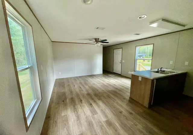 Photo 3 of Manufactured Home at 102 Livingston Ct, Satsuma, FL 32189 | MLS# S5157067 |  | Sold on 2026-10-19