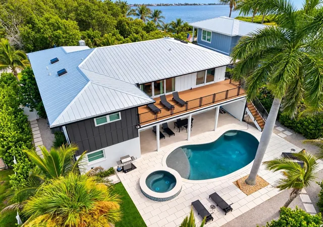 Single family home for sale at 405 28th Street, HOLMES BEACH, FL 34217 | MLS# TB8546242