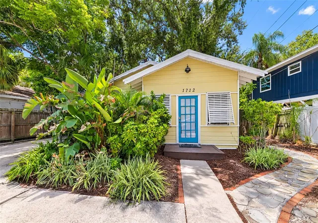 Photo 2 of Single family home for sale at 1712 Siesta Dr, Sarasota, FL 34239 | MLS# A4705310 | Listing updated on 2026-09-08