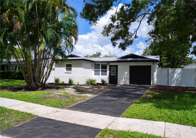 Single family home for sale at 9111 109th Avenue, SEMINOLE, FL 33777 | MLS# TB8546259