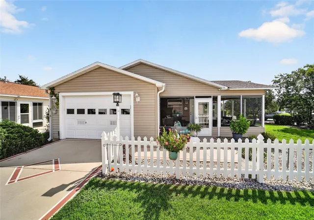 Single family home for sale at 3612 Roanoke St, THE VILLAGES, FL 32162 | MLS# G5117471