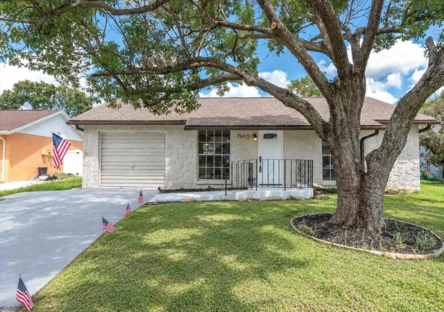 Photo 1 of Single family home for sale at 7645 Arlight Dr, New Port Richey, FL 34655 | MLS# W7889275 | Listing updated on 2026-10-08