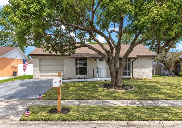 Photo 2 of Single family home for sale at 7645 Arlight Dr, New Port Richey, FL 34655 | MLS# W7889275 | Listing updated on 2026-10-08