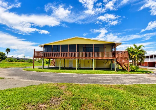 Photo 3 of Manufactured home for sale at 202 Broadway St E #400, Everglades City, FL 34139 | MLS# A4705314 | Listing updated on 2026-09-22