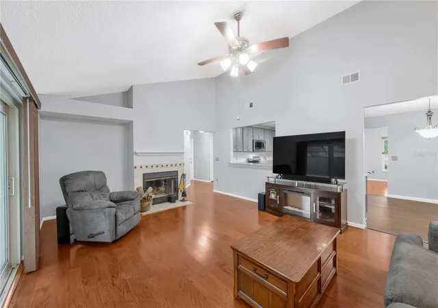Photo 4 of Single family home for sale at 1418 Shell Flower Dr, Brandon, FL 33511 | MLS# TB8546272 | Listing updated on 2026-10-04
