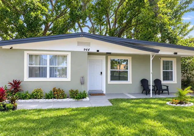 Photo 1 of Single family home for sale at 944 Hibiscus Ave, Daytona Beach, FL 32117 | MLS# S5157081 | Listing updated on 2026-09-08