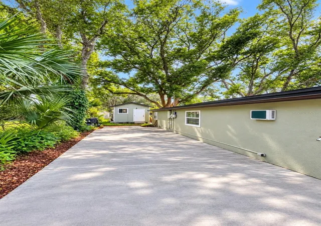 Photo 3 of Single family home for sale at 944 Hibiscus Ave, Daytona Beach, FL 32117 | MLS# S5157081 | Listing updated on 2026-09-08