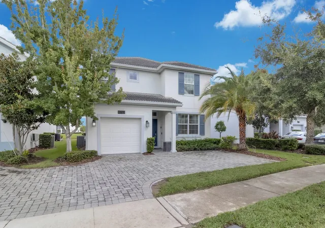 Photo 1 of Single family home for sale at 4733 Kings Castle Cir, Kissimmee, FL 34746 | MLS# O6439807 | Listing updated on 2026-09-13