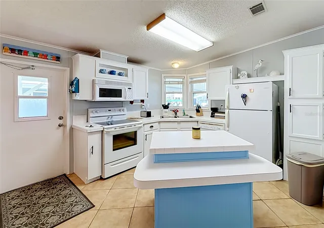 Photo 3 of Manufactured home for sale at 354 Gracie Ave N, Frostproof, FL 33843 | MLS# TB8546283 | Listing updated on 2026-10-06