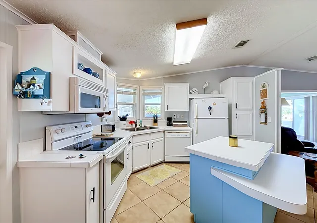 Photo 4 of Manufactured home for sale at 354 Gracie Ave N, Frostproof, FL 33843 | MLS# TB8546283 | Listing updated on 2026-10-06