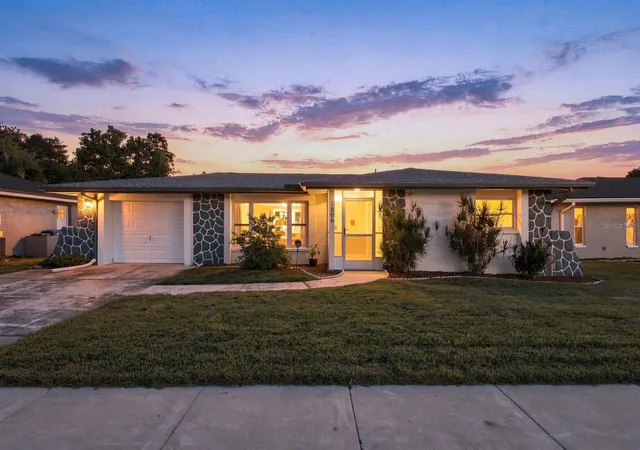 Photo 1 of Single family home for sale at 1806 Driftwood Cir S, Oldsmar, FL 34677 | MLS# TB8546290 | Listing updated on 2026-09-28